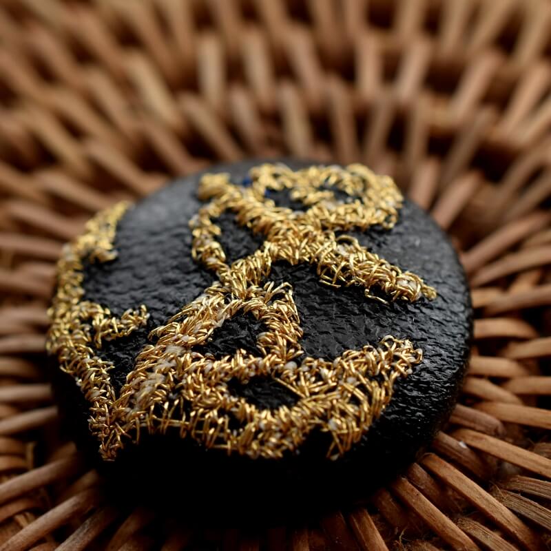 アンカー金の碇･くるみボタン刺繍ブローチ/22