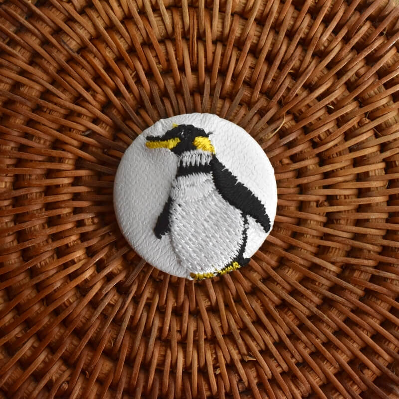 ペンギンくるみボタン刺繍ブローチ/29
