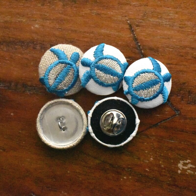 青いホヌ海亀くるみボタン刺繍ブローチ/22
