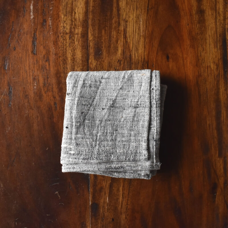 手紡ぎの手織りクロスカディハンカチ