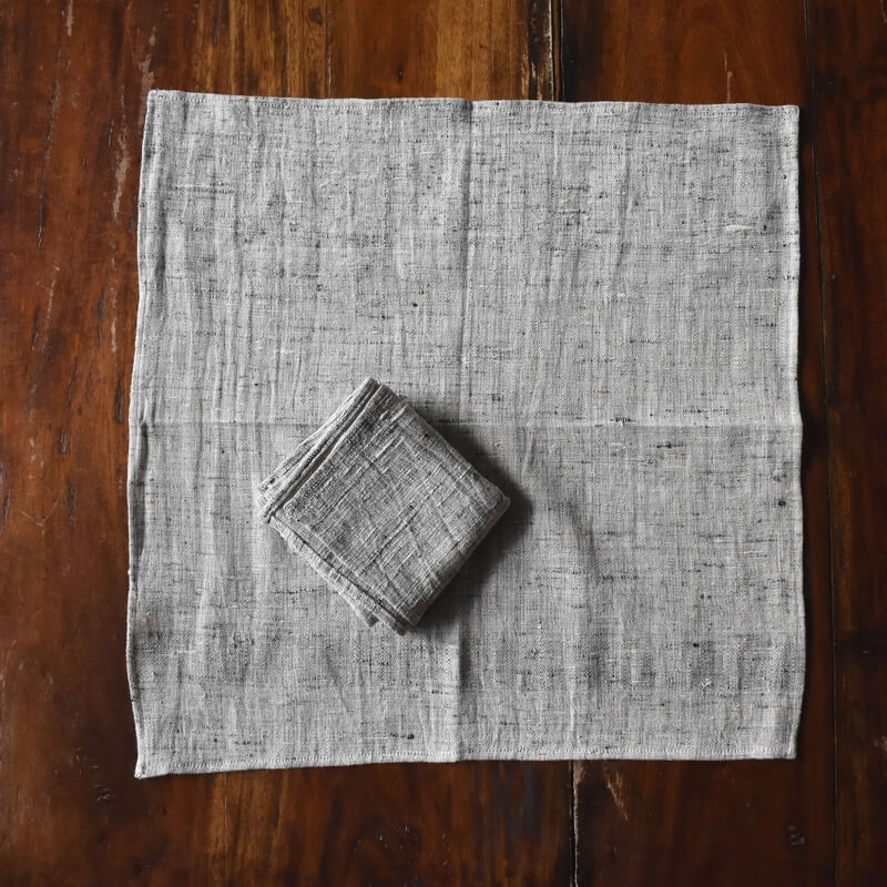 手紡ぎの手織りクロスカディハンカチ