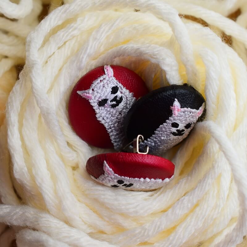 アルパカくるみボタン刺繍ブローチ/29