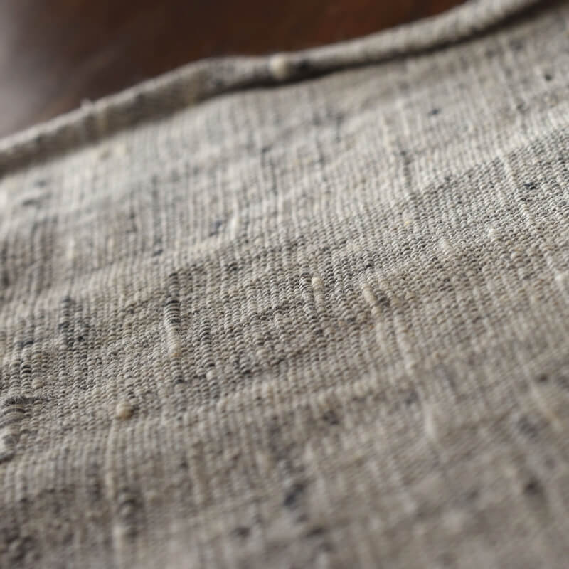 手紡ぎの手織りクロスカディハンカチ