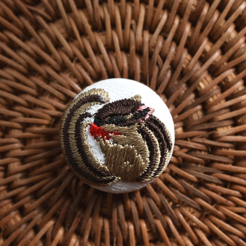 りすくるみボタン刺繍ブローチ/22