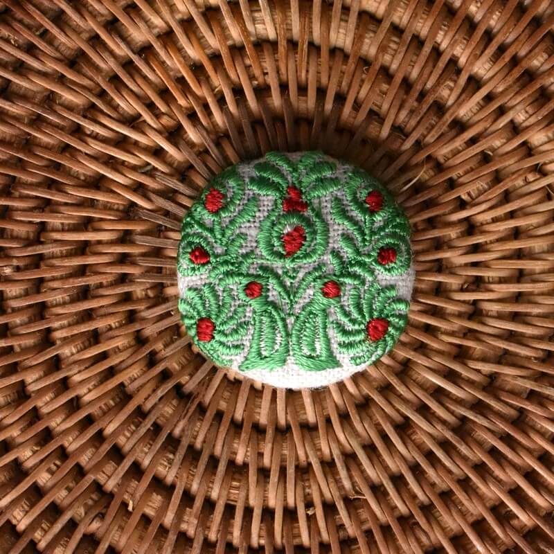 緑ハンガリー孔雀くるみボタンブルー刺繍ブローチ/29