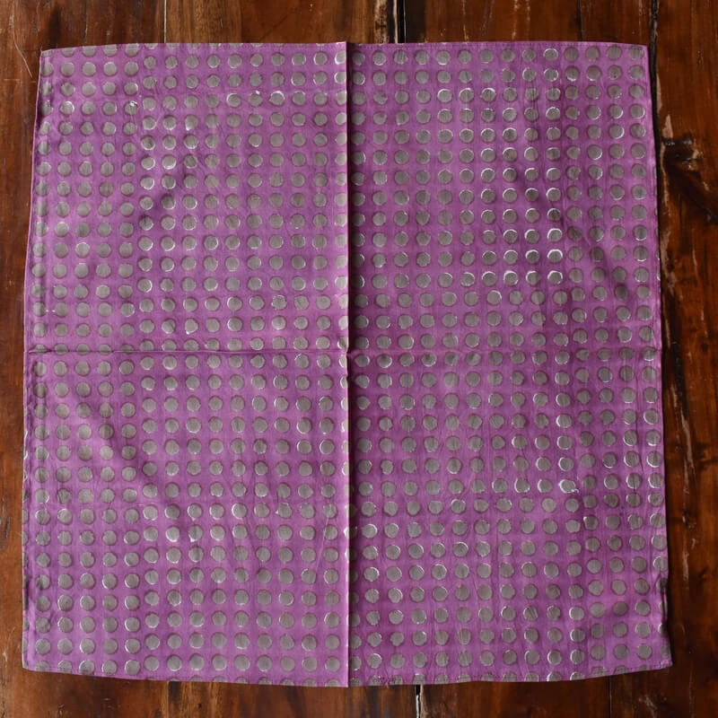 ポルカドットのプリントハンカチ