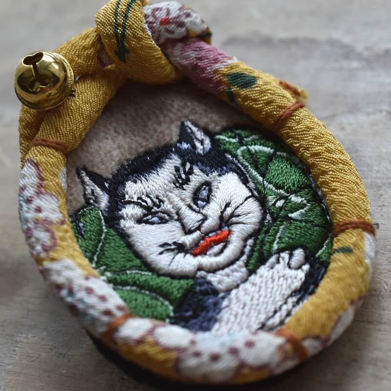 てやんでい猫の刺繍ブローチ