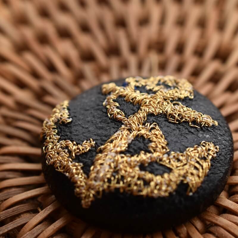 アンカー金の碇･くるみボタン刺繍ブローチ/22