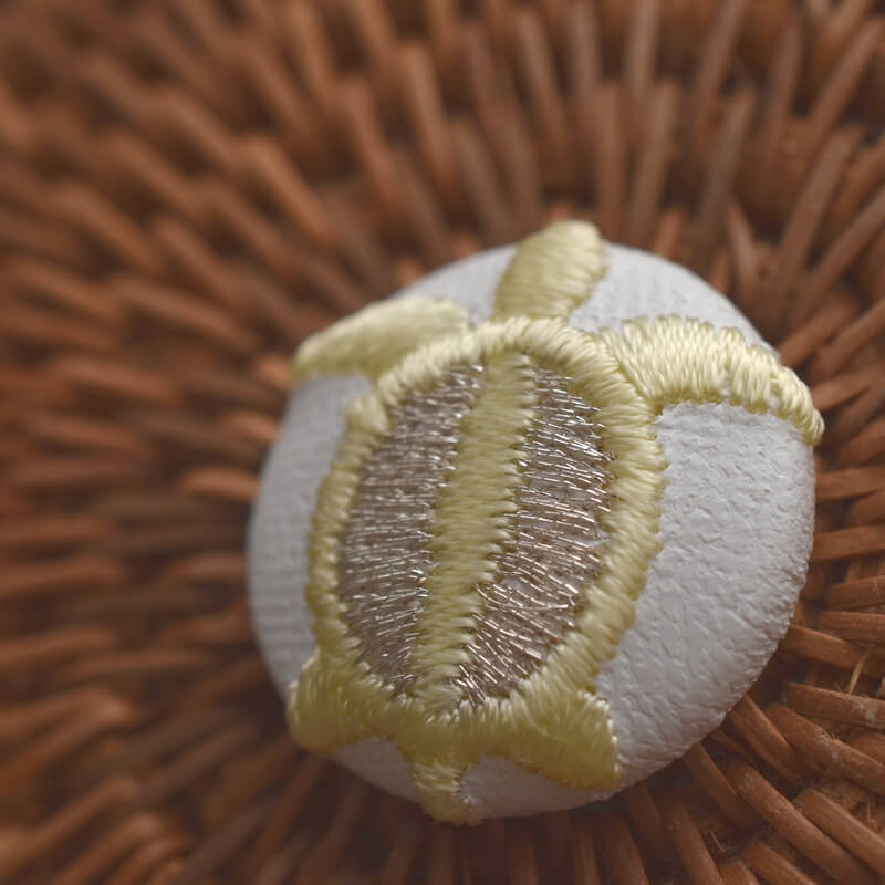 黄色のホヌ海亀くるみボタン刺繍ブローチ/22