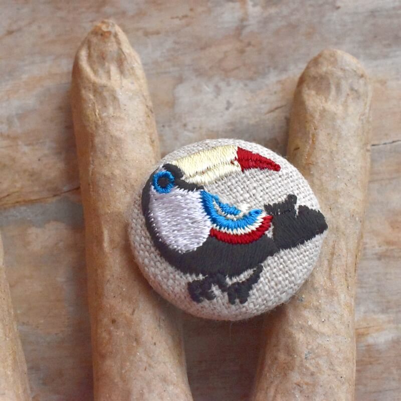 オオハシくるみボタン刺繍ブローチ/29