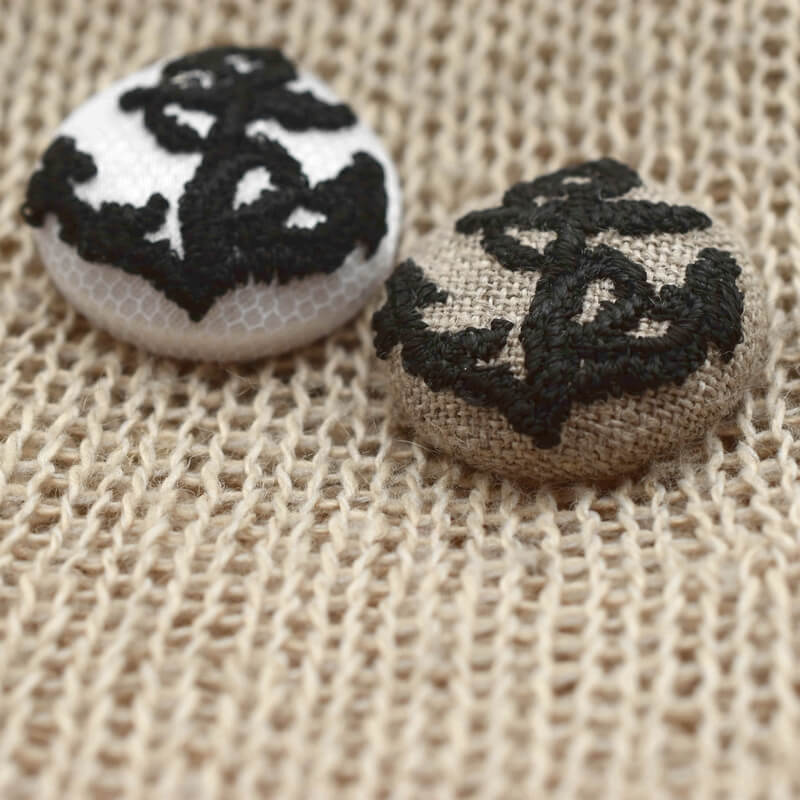 アンカー黒い碇・くるみボタン刺繍ブローチ/22
