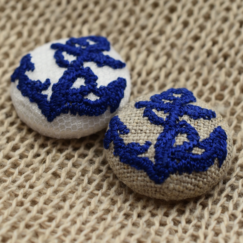 アンカー金青の碇･くるみボタン刺繍ブローチ/22