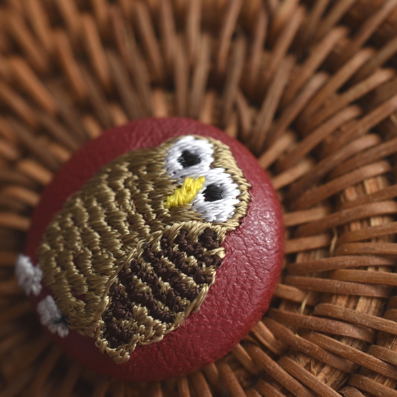 フクロウくるみボタン刺繍ブローチ/22