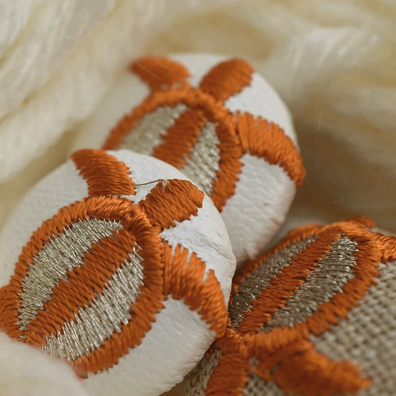 オレンジ色のホヌ海亀くるみボタン刺繍ブローチ/22