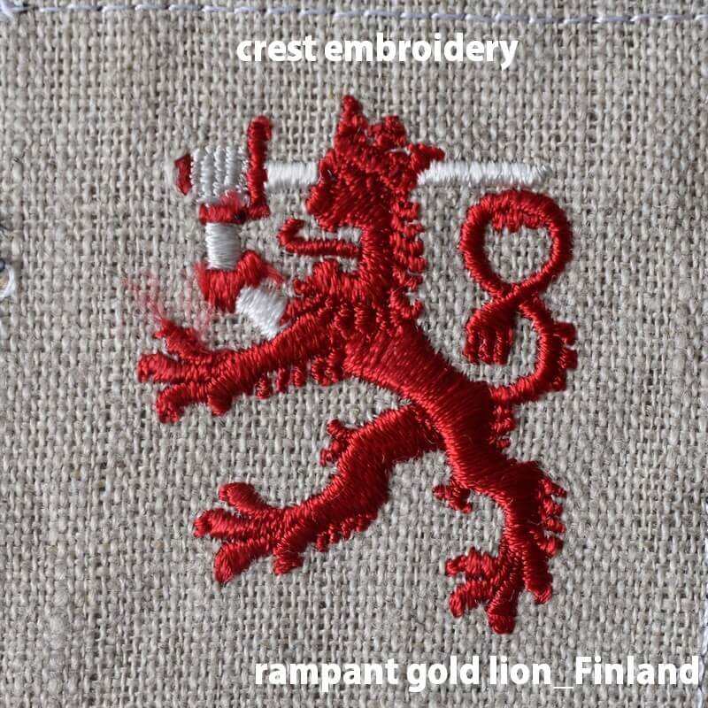 フィンランドの金のライオン紋の刺繍図案文字入り