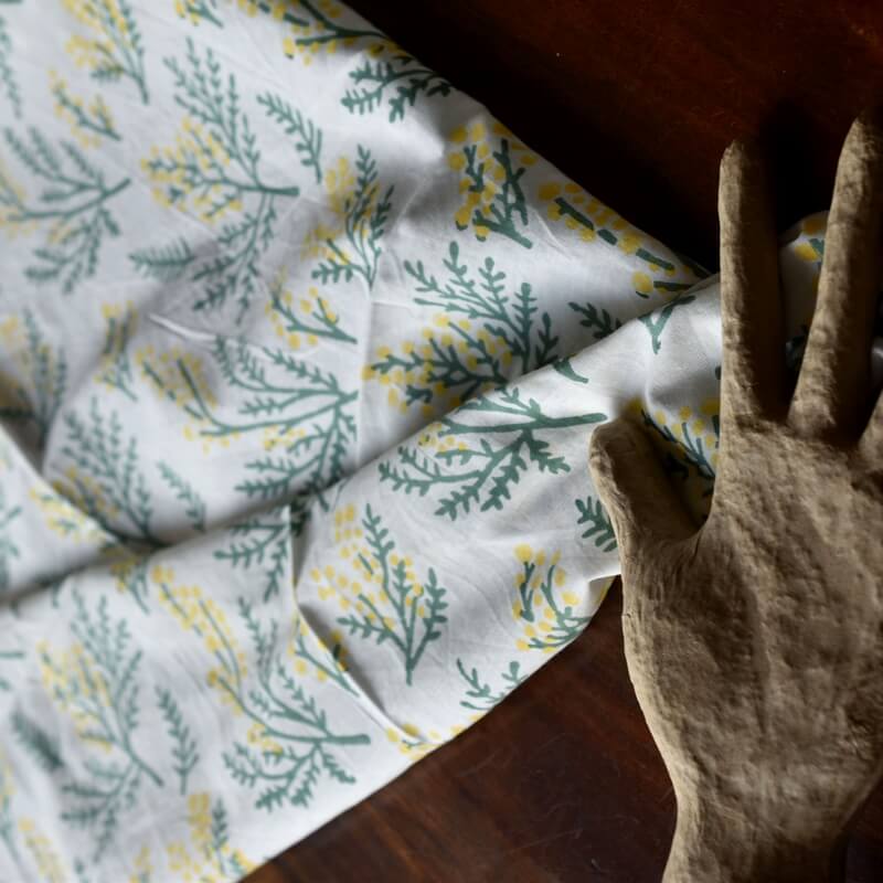 ミモザの園プリントハンカチ