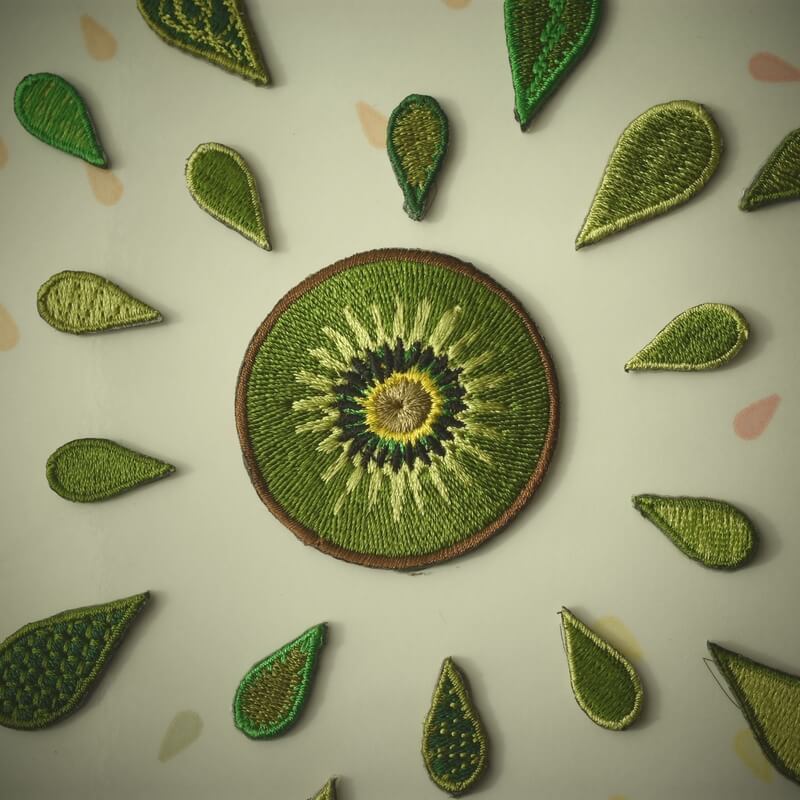 キウイの刺繍花火(M)(L)ステッカーワッペン
