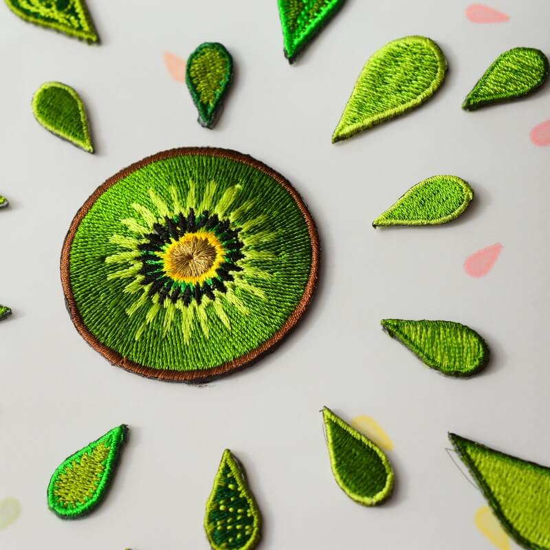 キウイの刺繍花火(M)(L)ステッカーワッペン