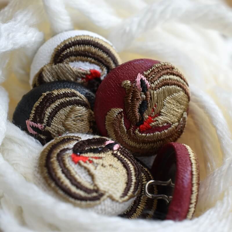 りすくるみボタン刺繍ブローチ/22