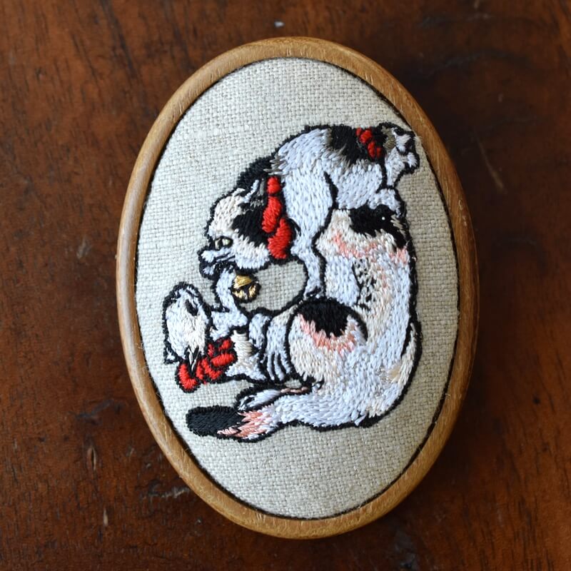 浮世絵_獅子ねこ[ししにゃあめん]刺繍ブローチ | mimi刺繍 mimi 