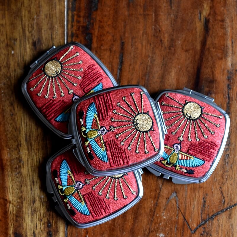永遠の美刺繍のコンパクトミラー　