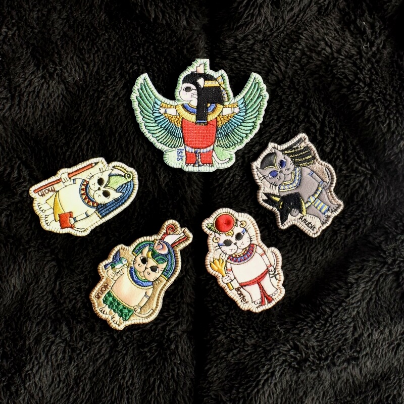 エジプト神ミミケルの刺繍ブローチ