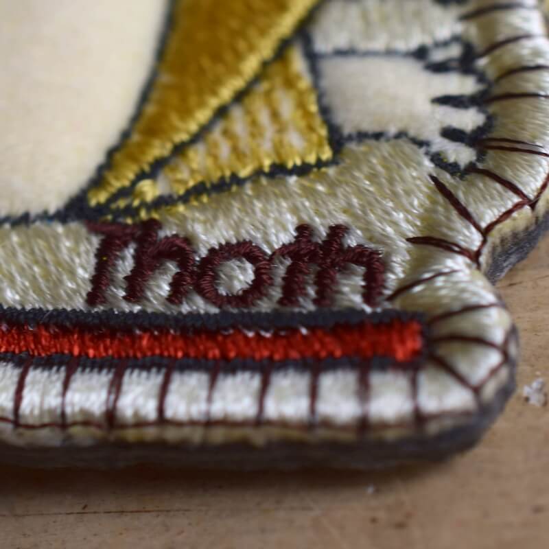 トト様ミミケルの刺繍ブローチ