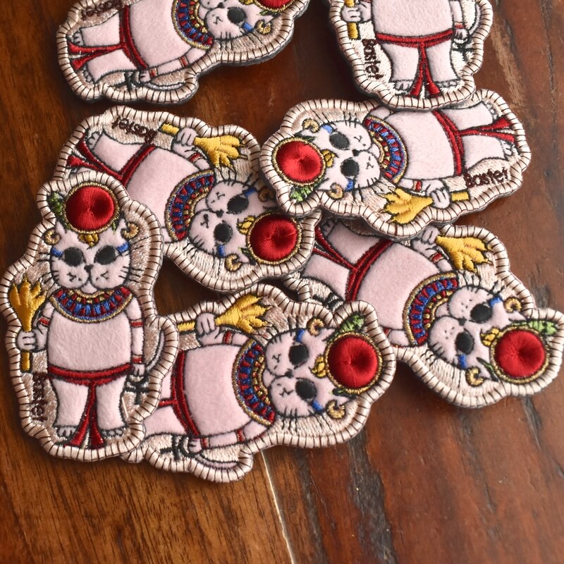 バステト様ミミケルの刺繍ブローチ