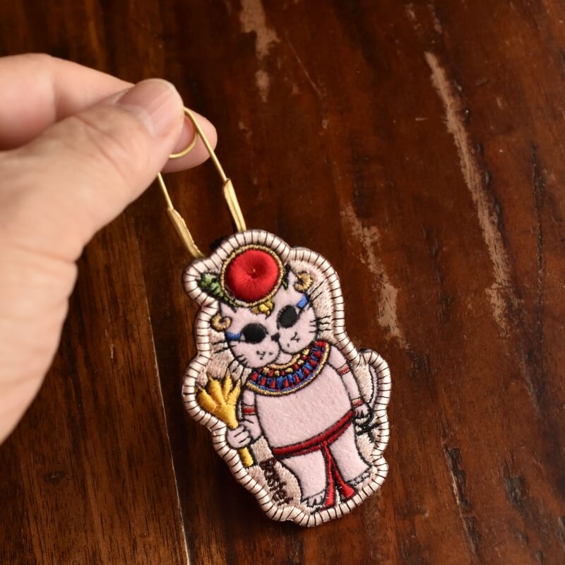 バステト様ミミケルの刺繍ブローチ