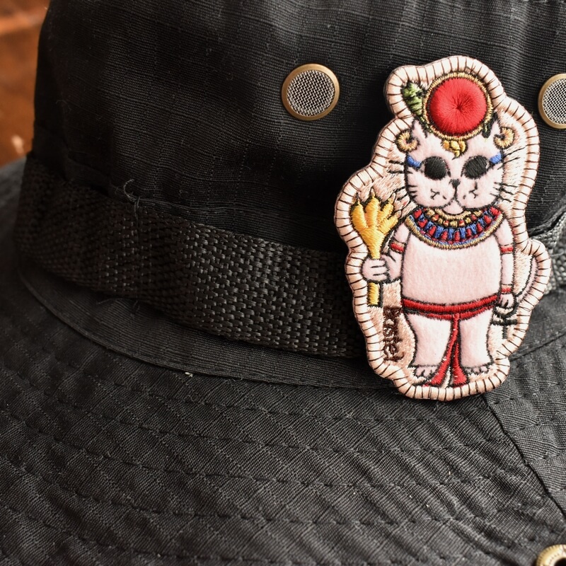 バステト様ミミケルの刺繍ブローチ