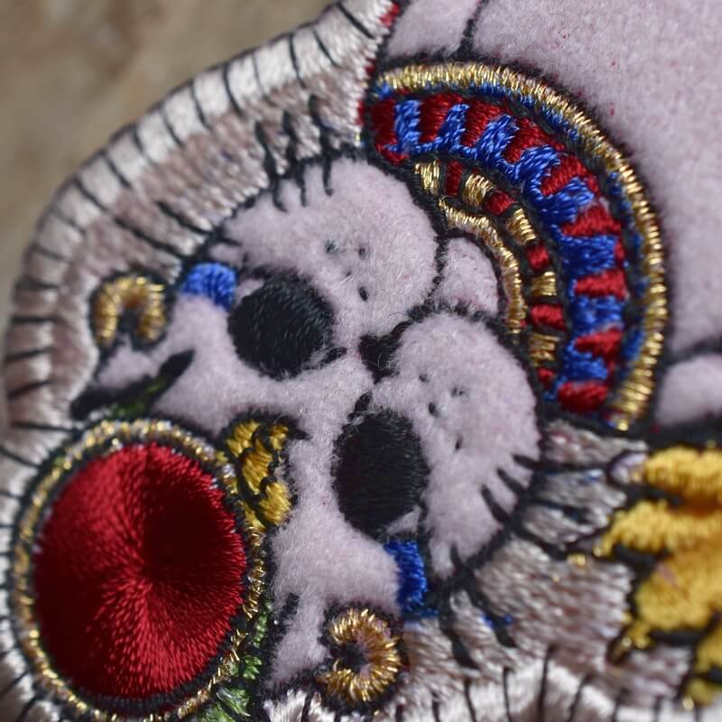 バステト様ミミケルの刺繍ブローチ