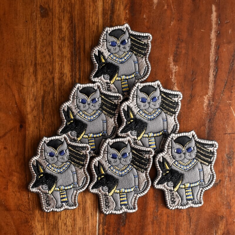 アヌビス様ミミケルの刺繍ブローチ