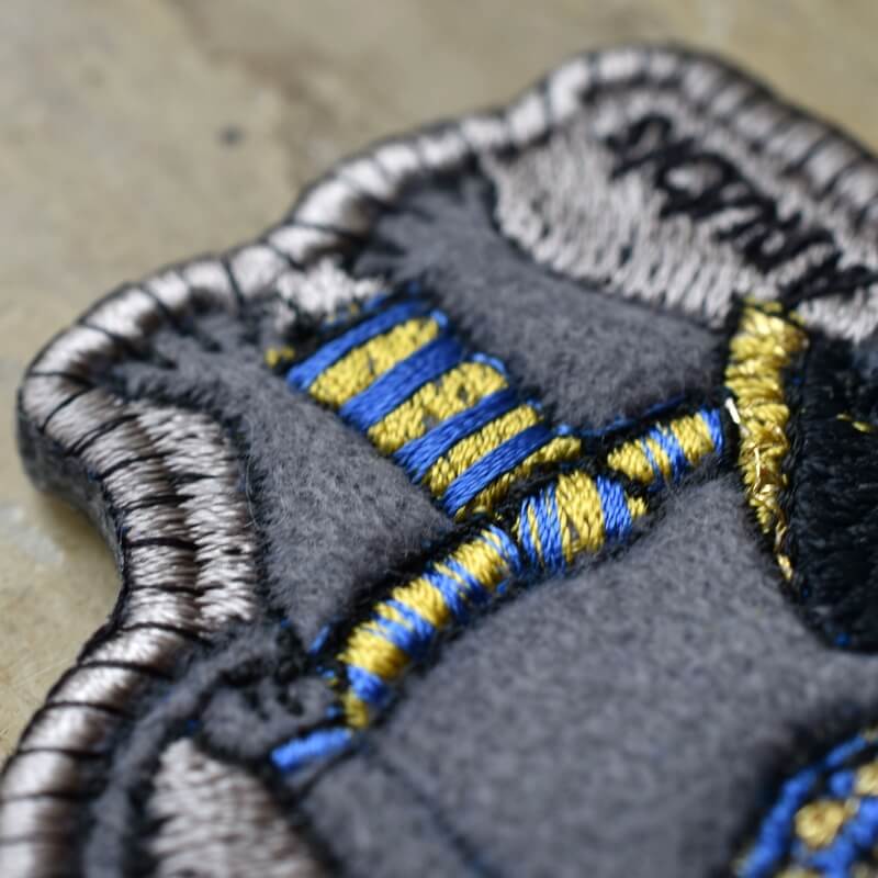 アヌビス様ミミケルの刺繍ブローチ