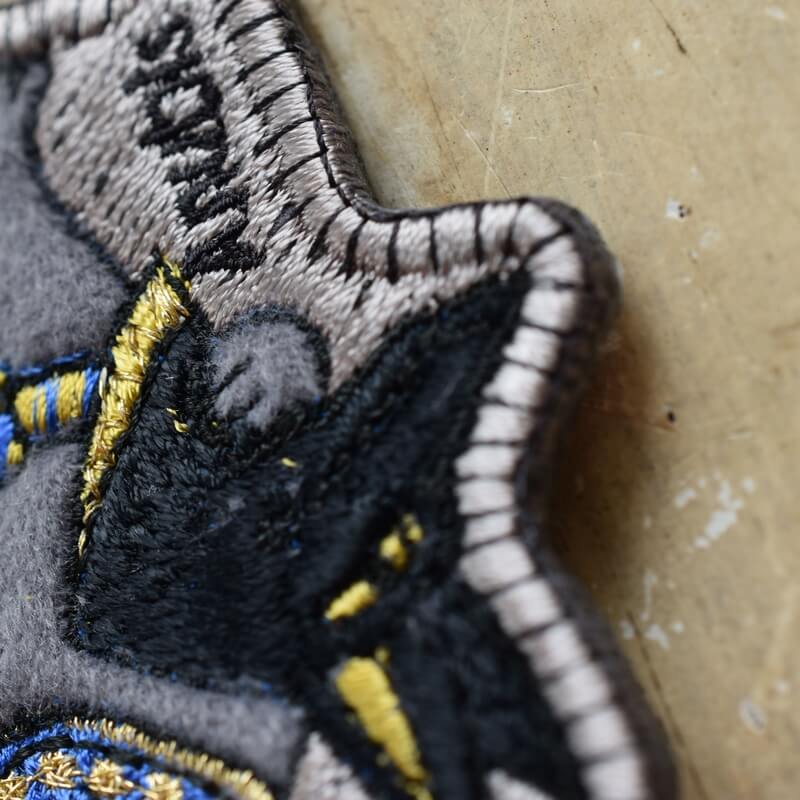 アヌビス様ミミケルの刺繍ブローチ