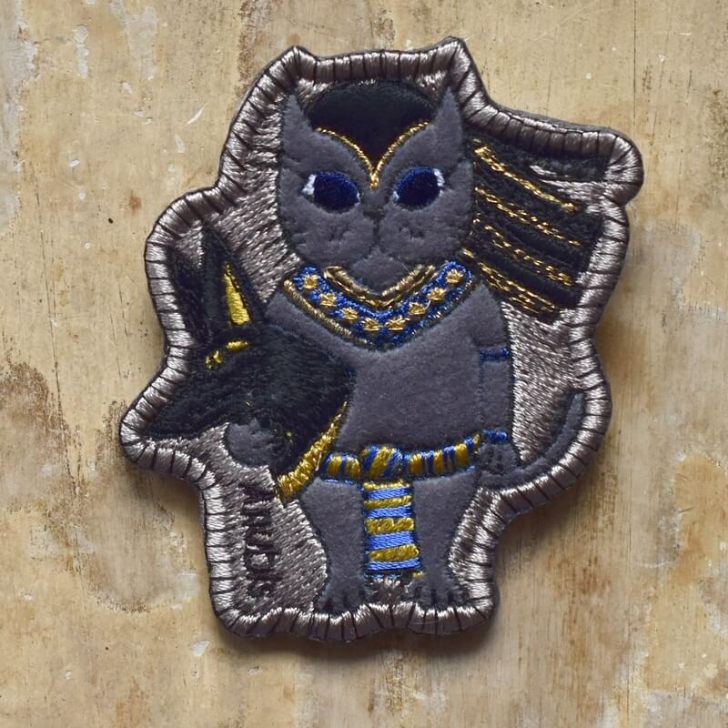 アヌビス様ミミケルの刺繍ブローチ