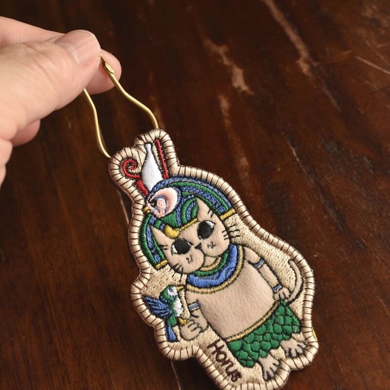 ホルス様ミミケルの刺繍ブローチ