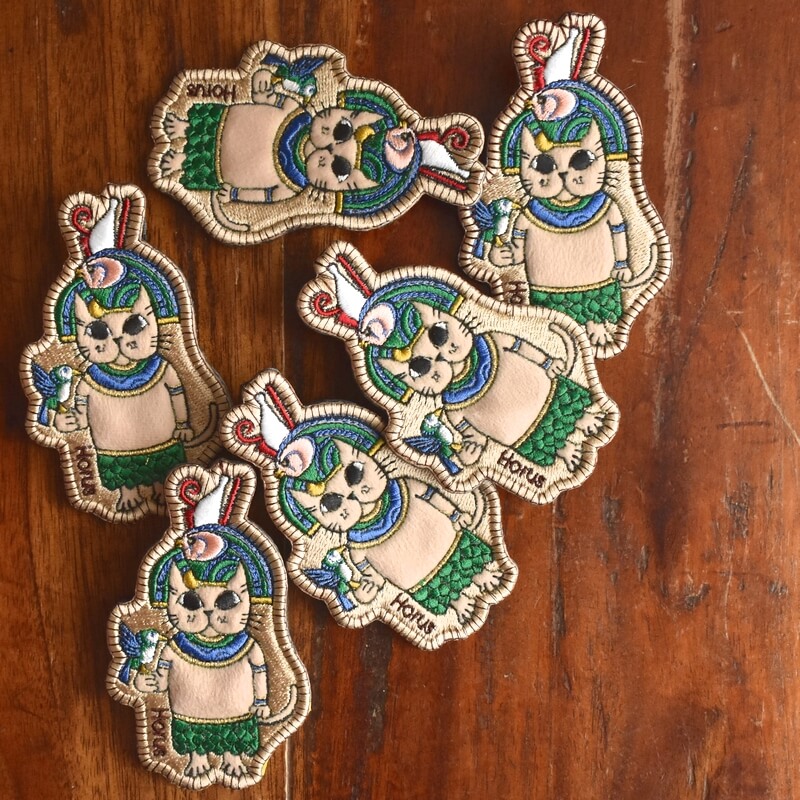 ホルス様ミミケルの刺繍ブローチ