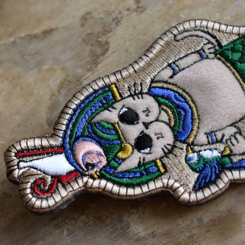 ホルス様ミミケルの刺繍ブローチ