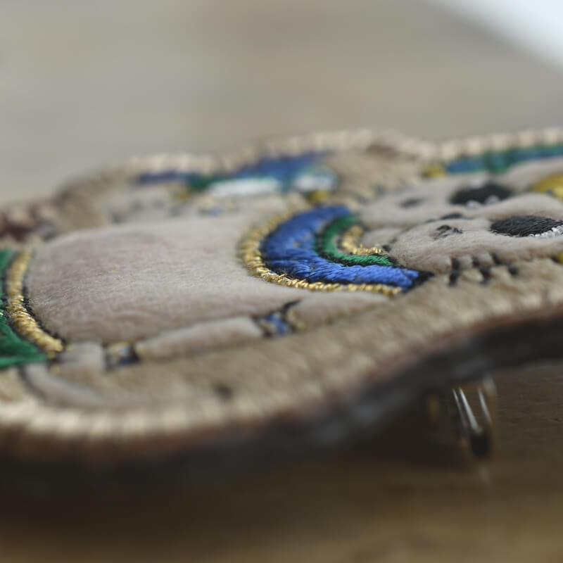 ホルス様ミミケルの刺繍ブローチ