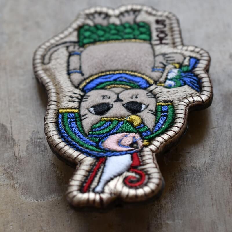 ホルス様ミミケルの刺繍ブローチ