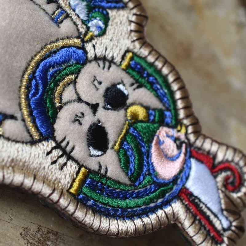 ホルス様ミミケルの刺繍ブローチ