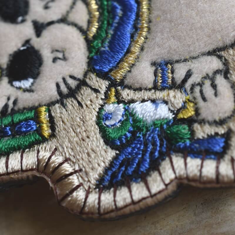 ホルス様ミミケルの刺繍ブローチ