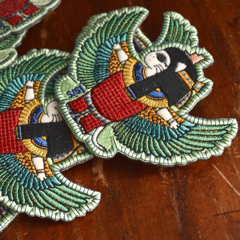 イシス様ミミケルの刺繍ブローチ