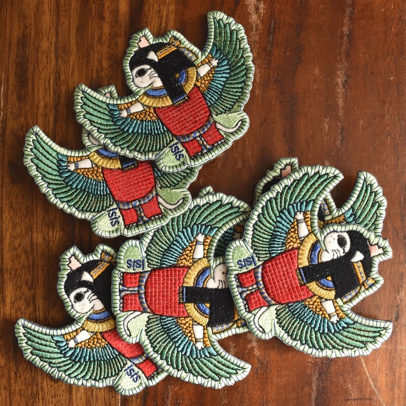 イシス様ミミケルの刺繍ブローチ