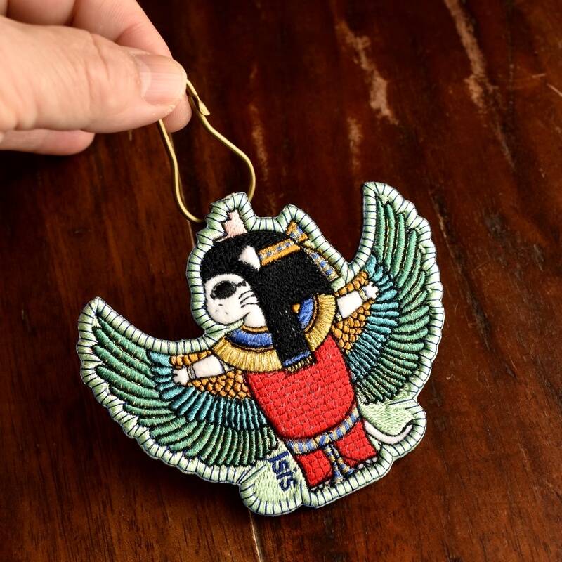 イシス様ミミケルの刺繍ブローチ