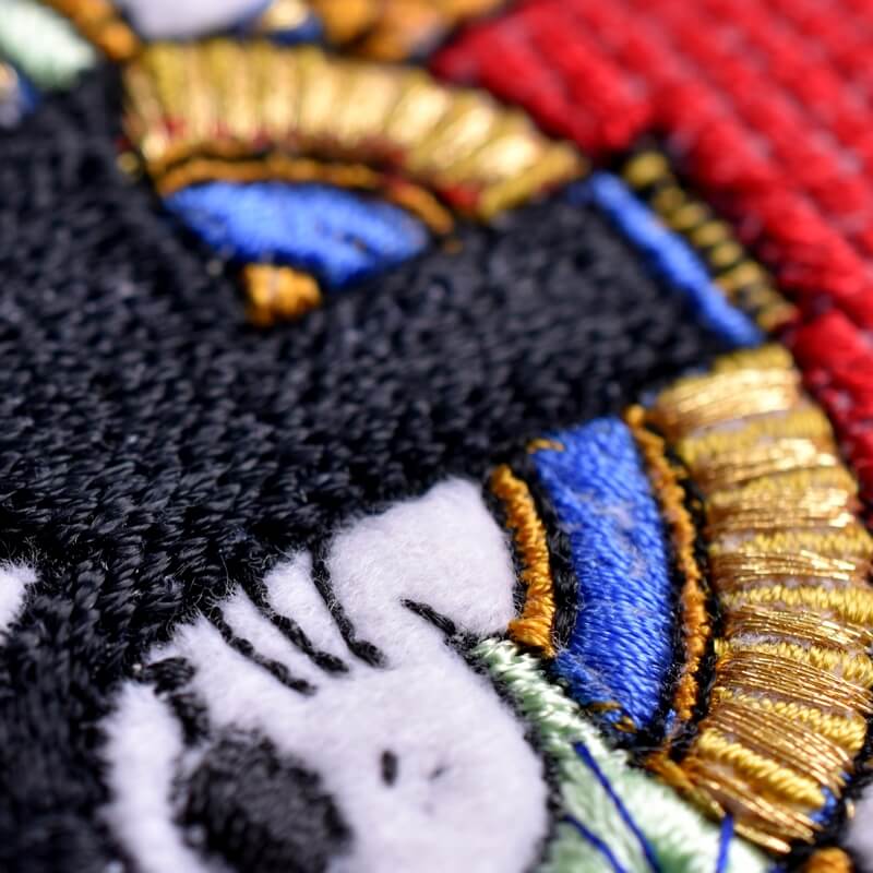 イシス様ミミケルの刺繍ブローチ