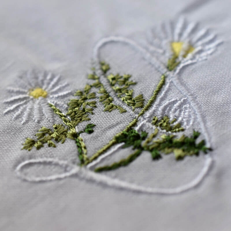 イニシャル_D_デイジー刺繍入りハンカチ