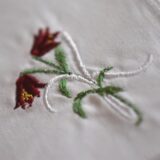 イニシャル[K]黒百合の花_刺繍入り白いハンカチーフ | mimi刺繍
