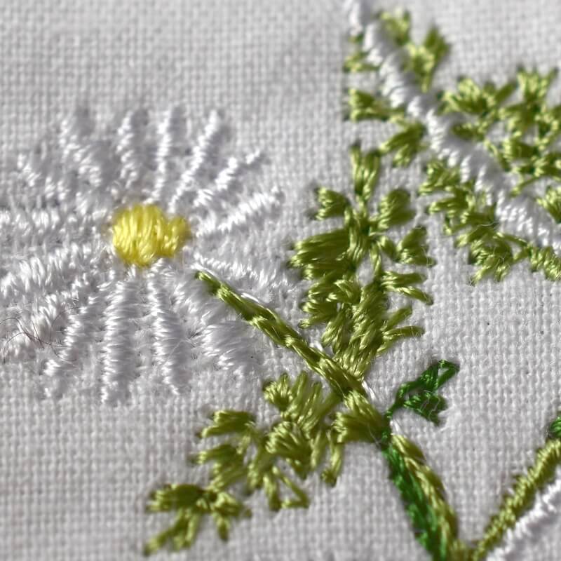 イニシャル_D_デイジー刺繍入りハンカチ