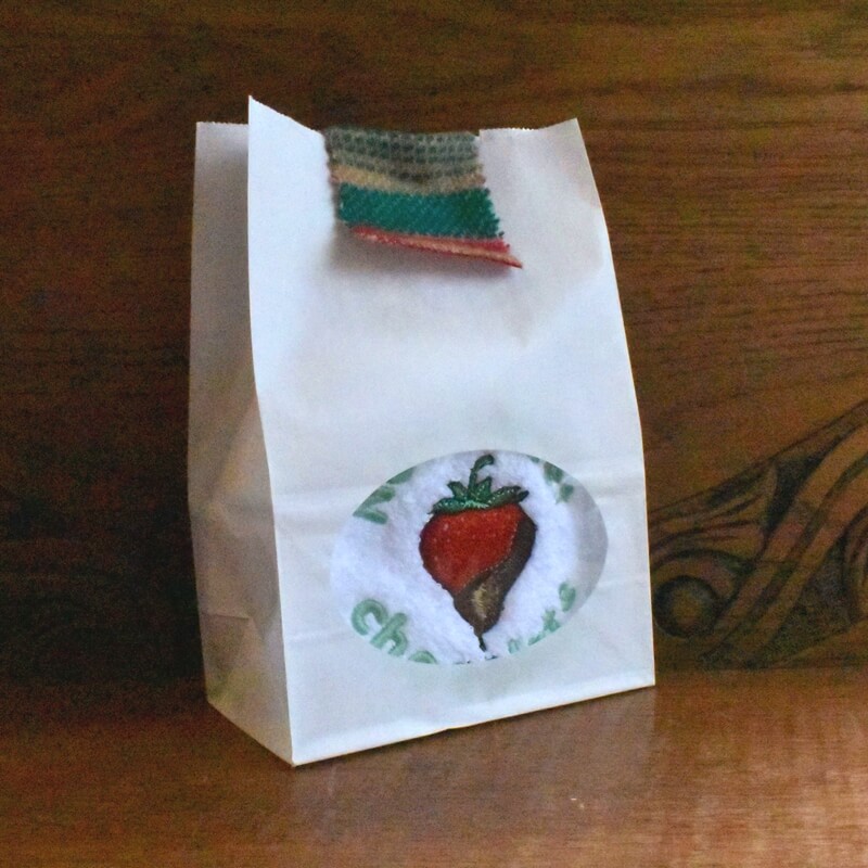 苺チョコの刺繍タオルの袋1個